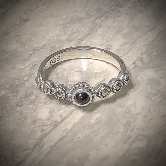 💕Beautiful Sterling Silver Ring w Marcasite Onyx - Picture 3 of 8